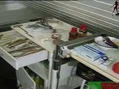 Deutsche Ärztin zeigt wie man sich um einen Sklaven kümmert