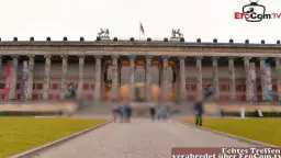 Tätowierte Blondine aus Deutschland fickt vor der Webcam