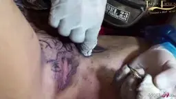 Ich blase dir einen nach der Tatooierung