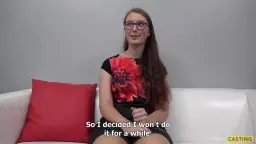 Brünettes Amateurgirl beim Casting POV getestet