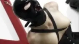 Dominante Frau in Latex: Femdom BDSM Sklaven-Unterwerfung im Studio